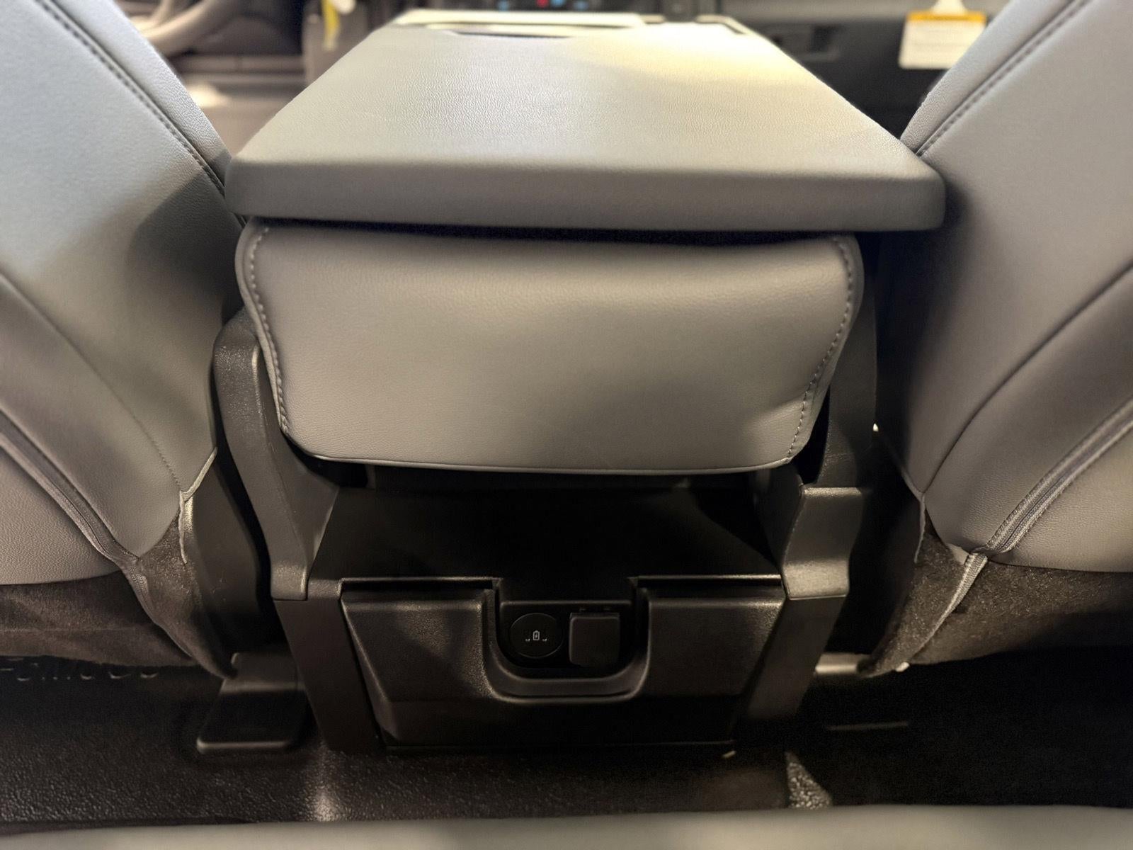 2026 Ford Super Duty F-550 DRW XL CHASSIS ONLY