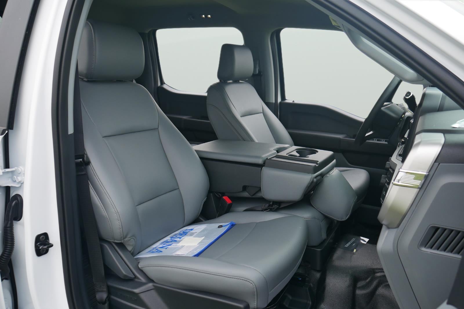 2025 Ford Super Duty F-250 8' KNAPHEIDE SERVICE BODY, SPRAY IN LINER, CLASS V HITCH