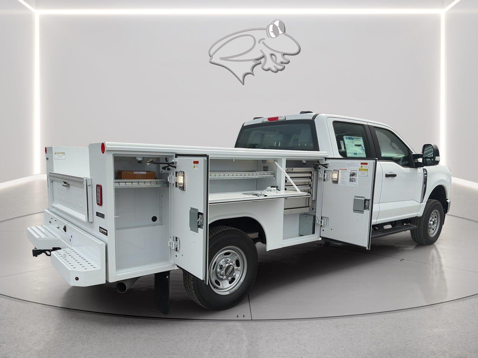 2026 Ford Super Duty F-250 SRW 8' READING CLASSIC II SERVICE BODY, C260 PACKAGE, CLASS V HITCH