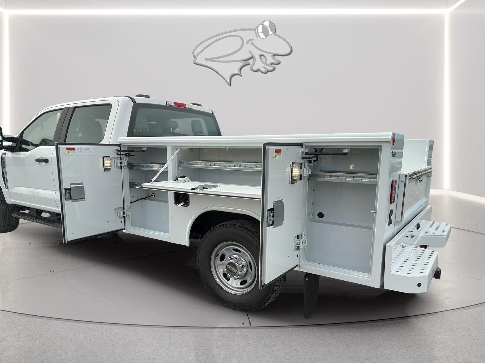 2026 Ford Super Duty F-250 SRW 8' READING CLASSIC II SERVICE BODY, C260 PACKAGE, CLASS V HITCH