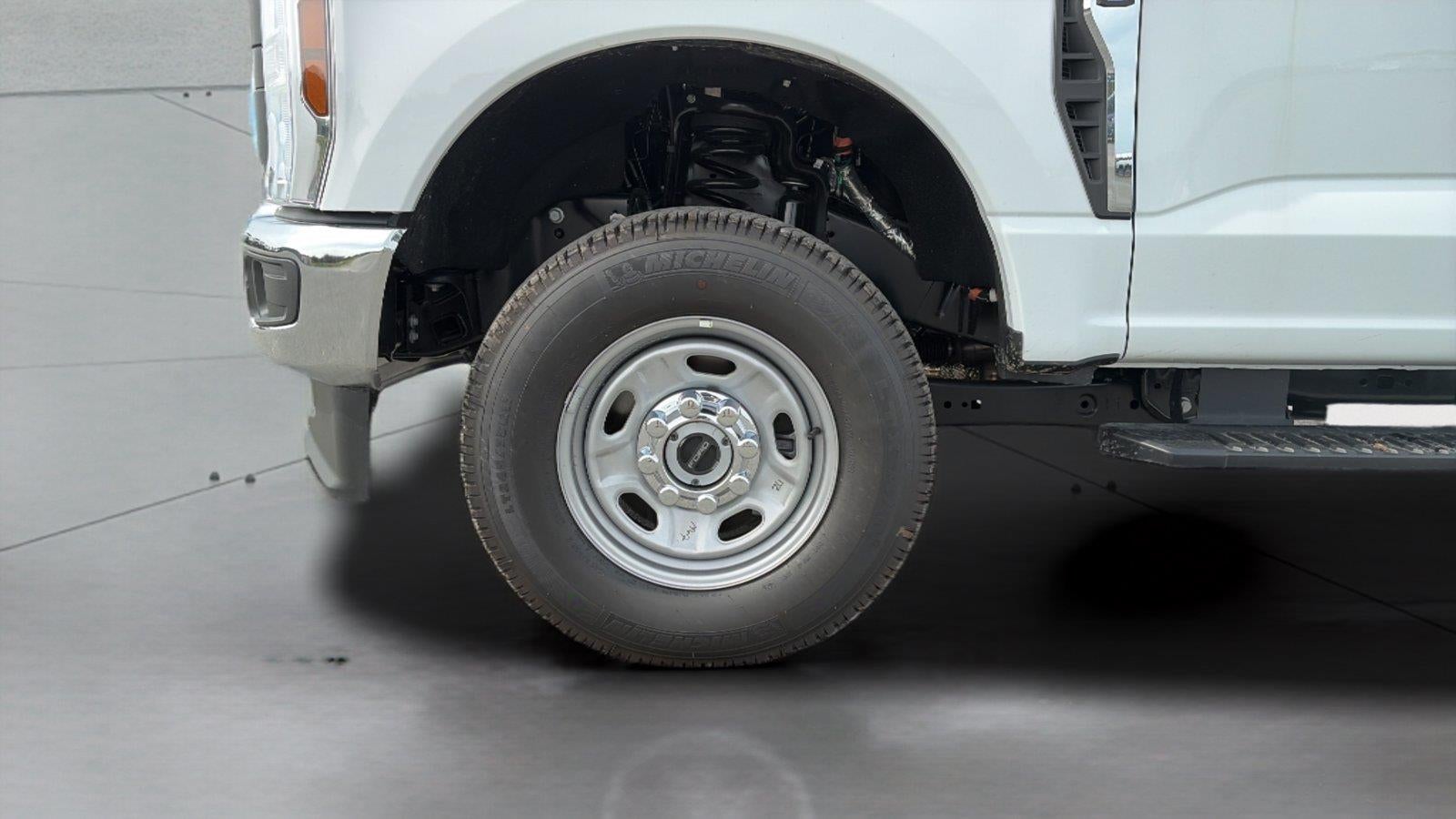 2026 Ford Super Duty F-250 SRW 8' READING CLASSIC II SERVICE BODY, C260 PACKAGE, CLASS V HITCH