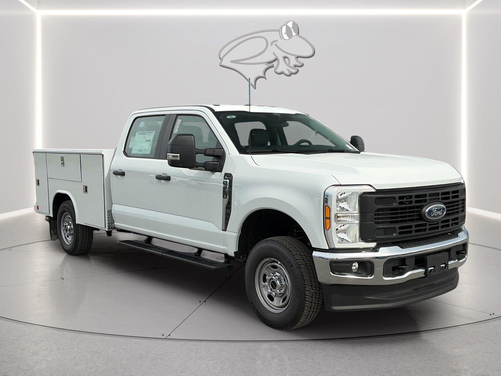 2026 Ford Super Duty F-250 SRW 8' READING CLASSIC II SERVICE BODY, C260 PACKAGE, CLASS V HITCH