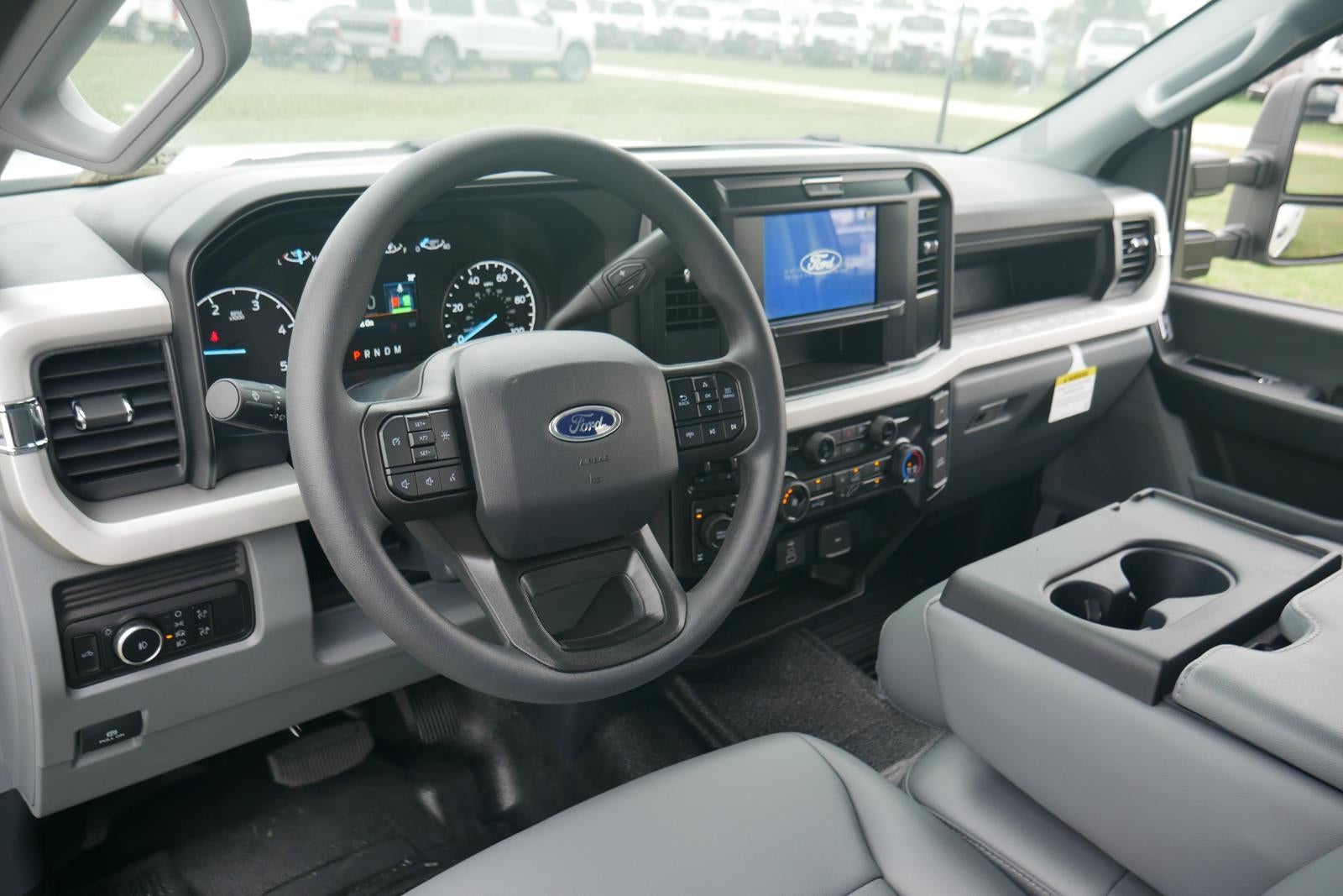 2025 Ford Chassis Cab XL