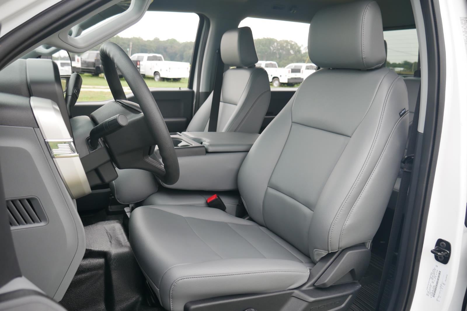 2025 Ford Chassis Cab XL