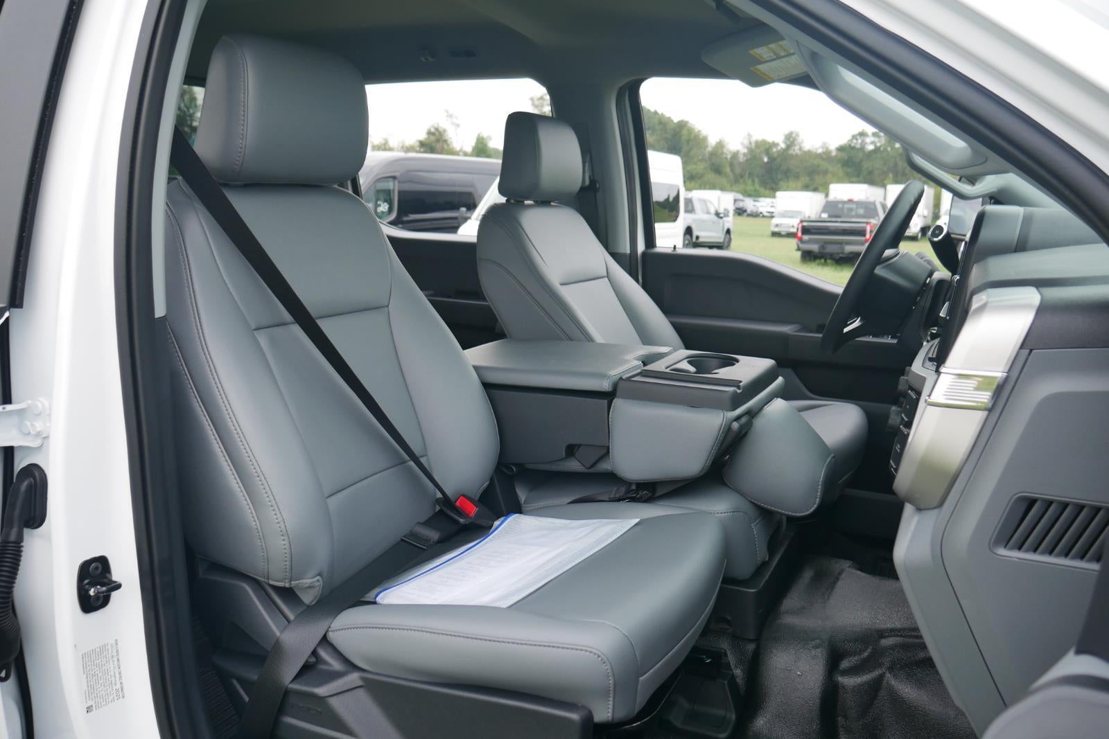 2025 Ford Chassis Cab XL