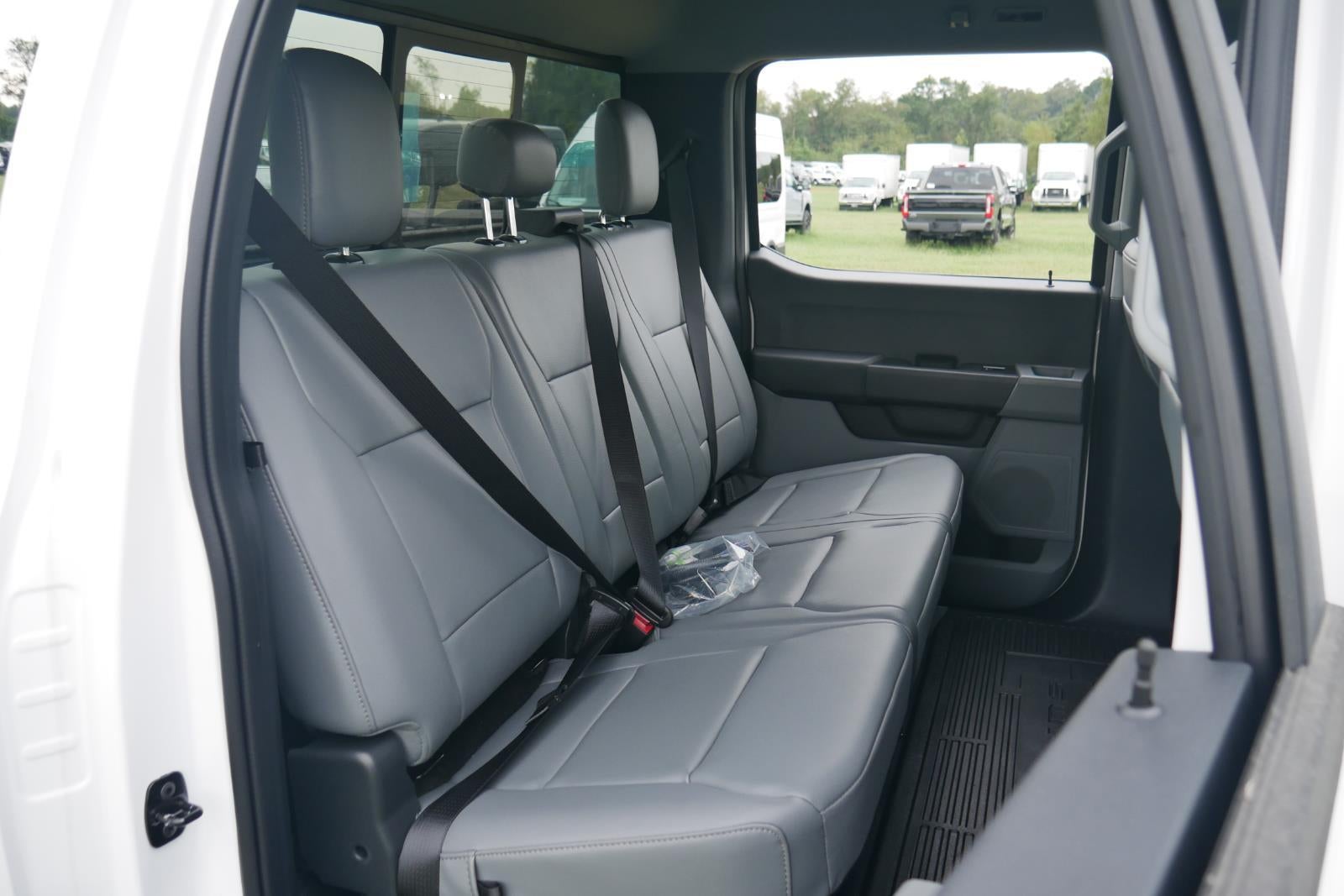 2025 Ford Chassis Cab XL