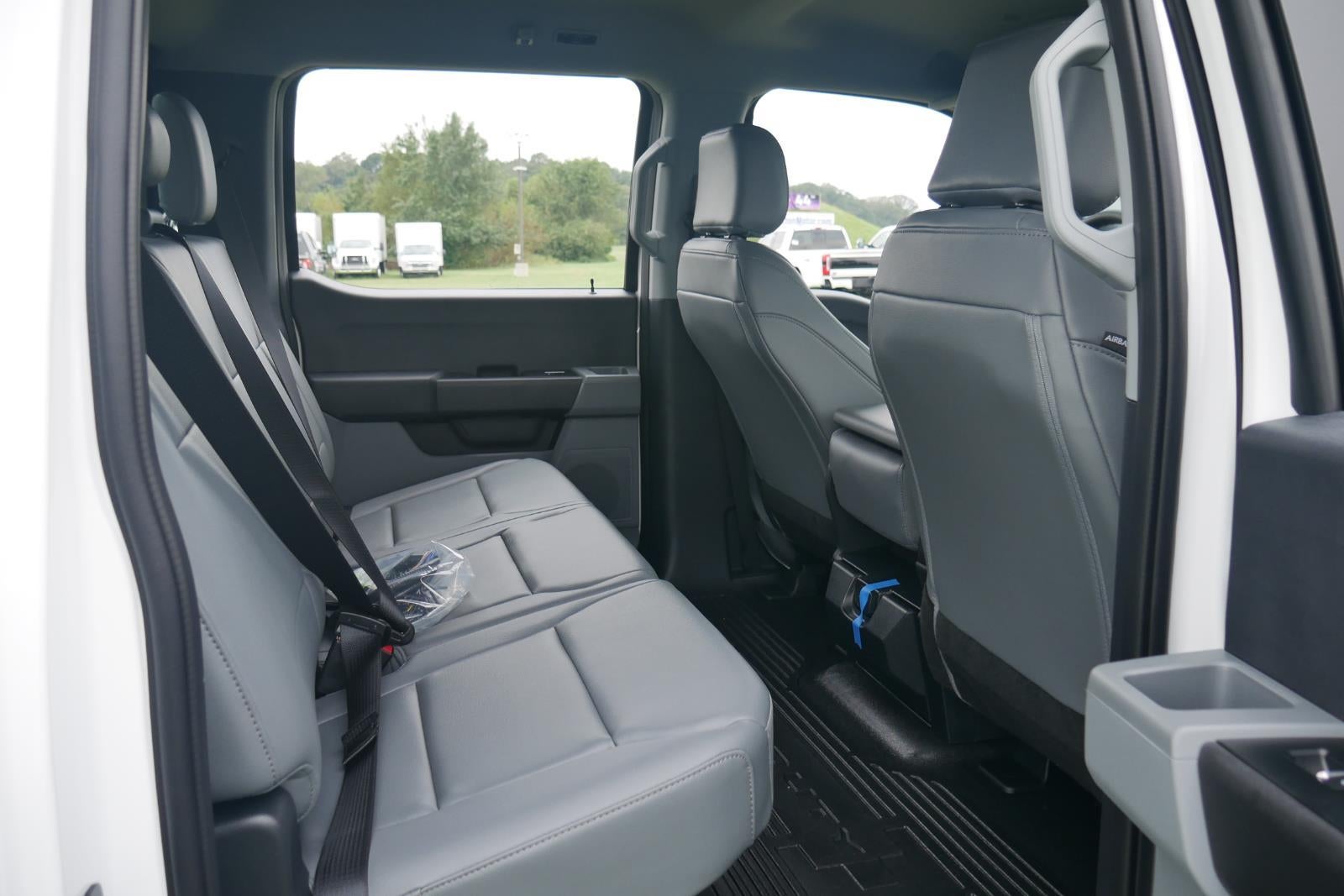 2025 Ford Chassis Cab XL