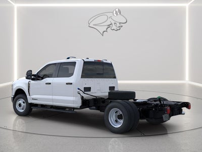2026 Ford Super Duty F-350 DRW Lariat CHASSIS ONLY