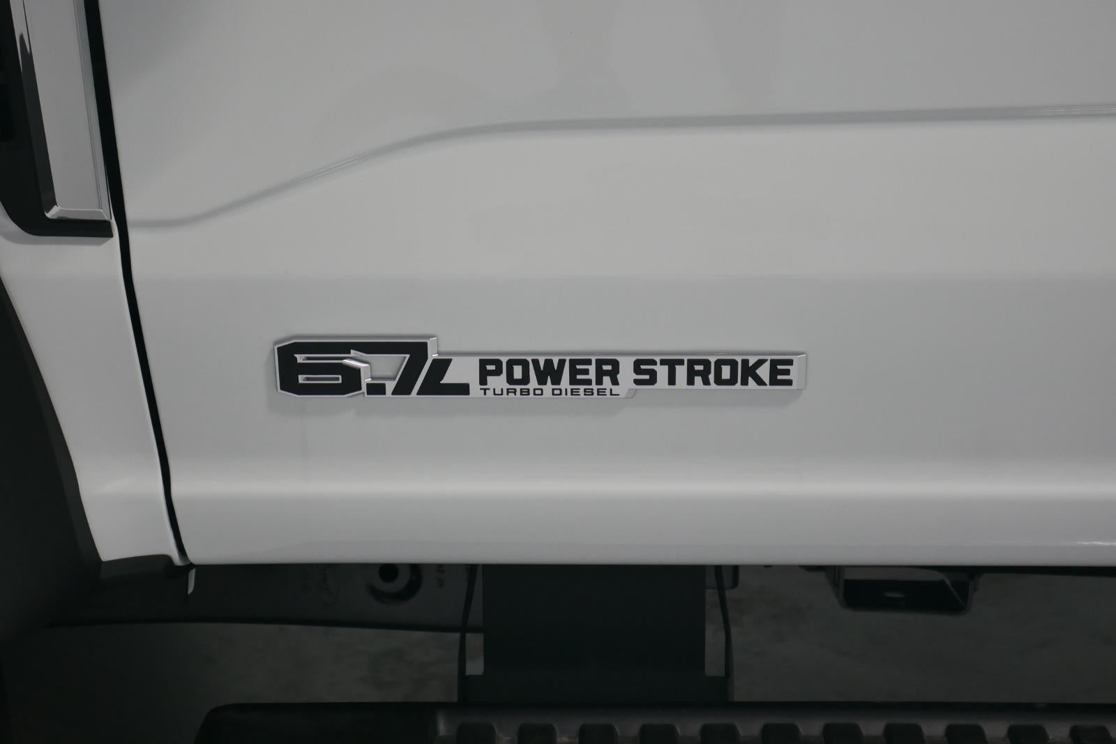 2025 Ford Super Duty F-450 DRW 9' DYNA PRO 3-4 YARD DUMP, BUYERS "L" PACK TOOL BOX, 1/4 CAB SHIELD, MANUAL TARP, FULL PLATE COMBO HITCH 2 5/16" BALL,
