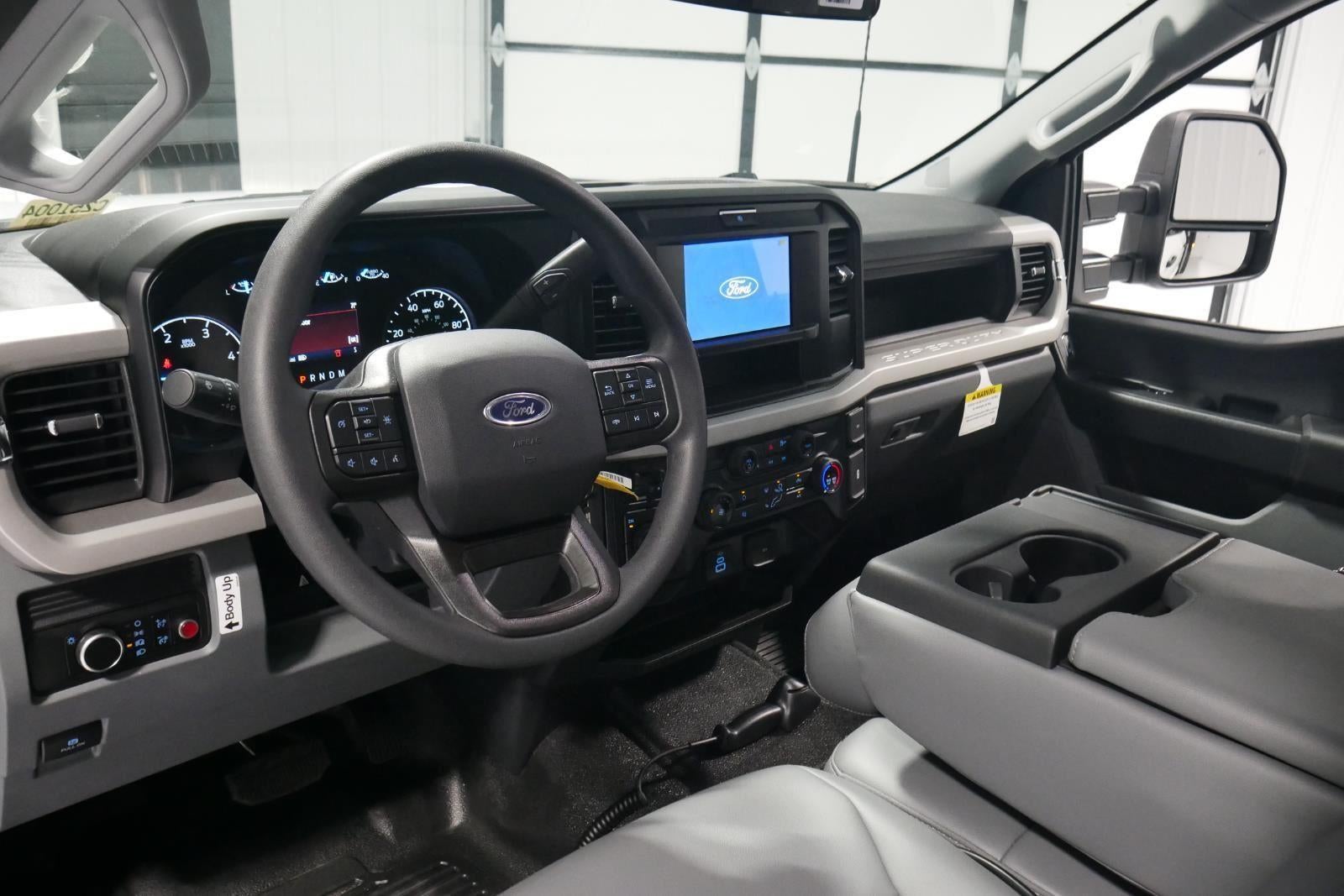 2025 Ford Super Duty F-450 DRW 9' DYNA PRO 3-4 YARD DUMP, BUYERS "L" PACK TOOL BOX, 1/4 CAB SHIELD, MANUAL TARP, FULL PLATE COMBO HITCH 2 5/16" BALL,