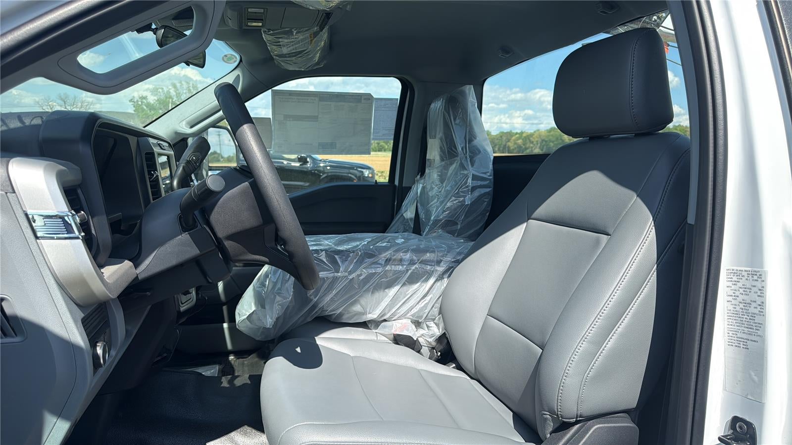 2025 Ford Super Duty F-600 DRW XL