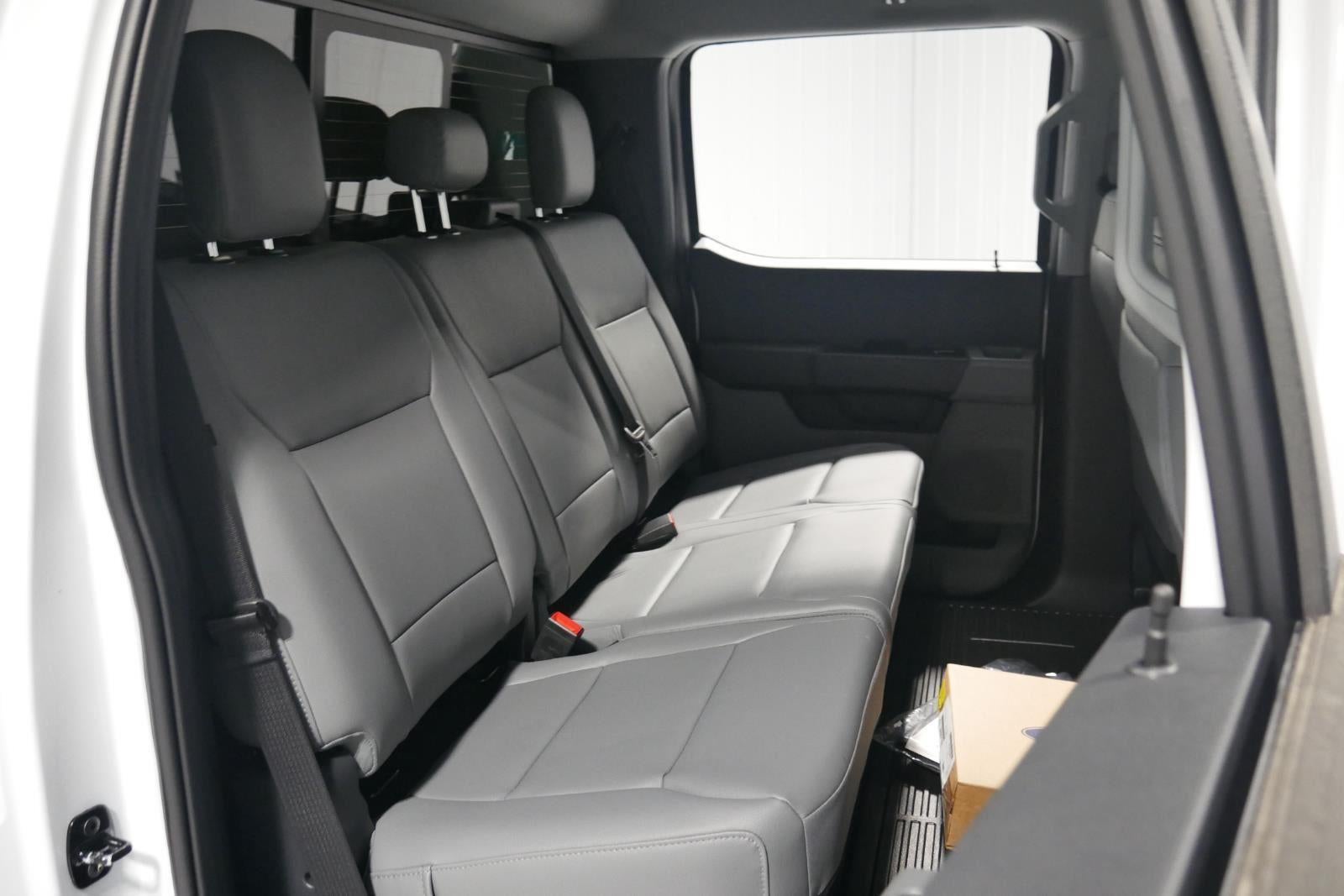 2026 Ford Super Duty F-550 DRW 9' DYNAPRO 3-4 YARD DUMP, BUYERS L-PAK TOOL BOX, 1/4 CABSHIELD MANUAL TARP, FULL COMBO HITCH 2 5/16"