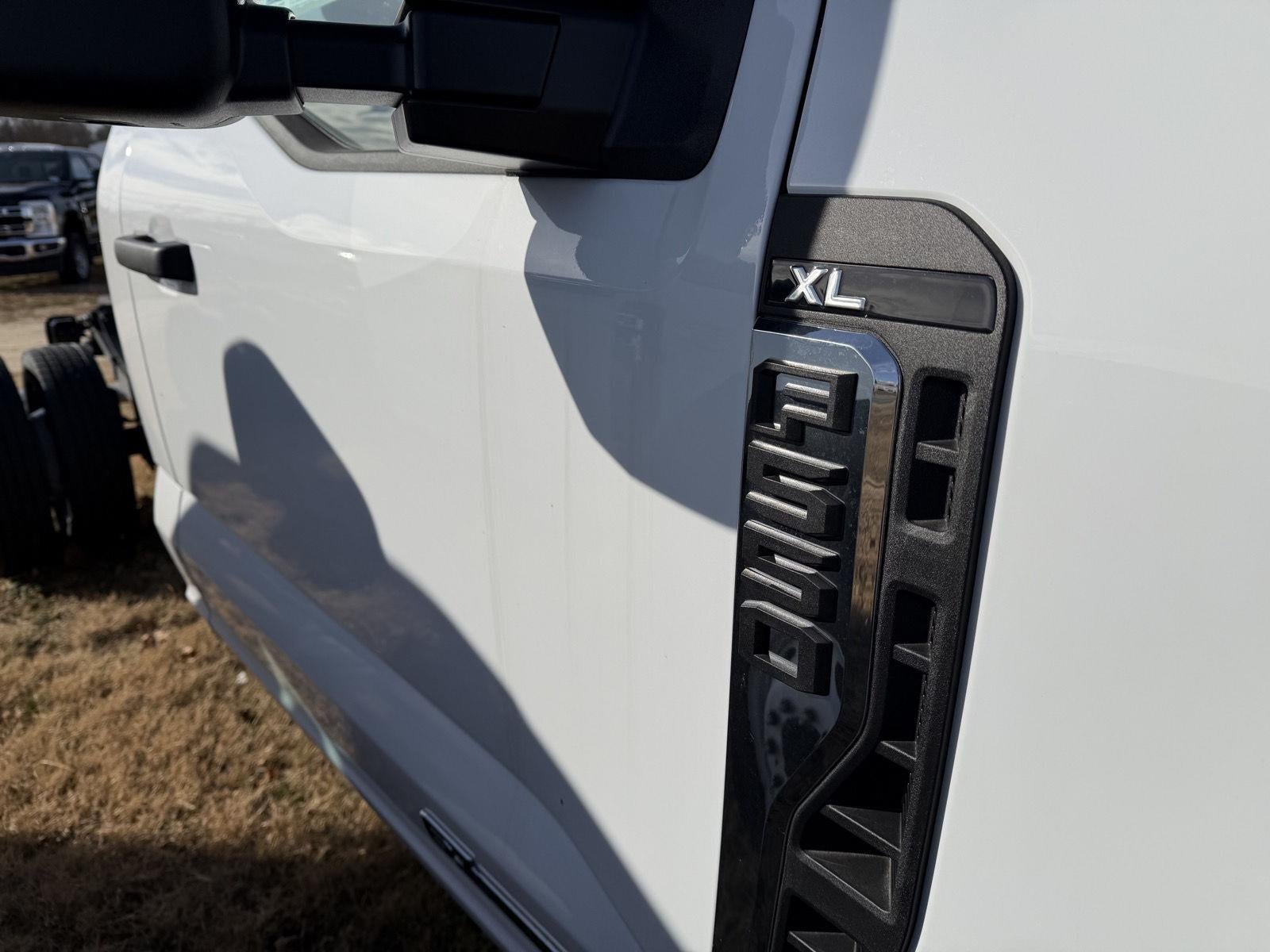 2025 Ford Chassis Cab XL