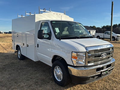 2026 Ford E-Series Cutaway 10' KNAPHEIDE KUV UTILITY VAN, MASTER LOCKING SYSTEM, CLASS V HITCH, 3 BOW LADDER RACK