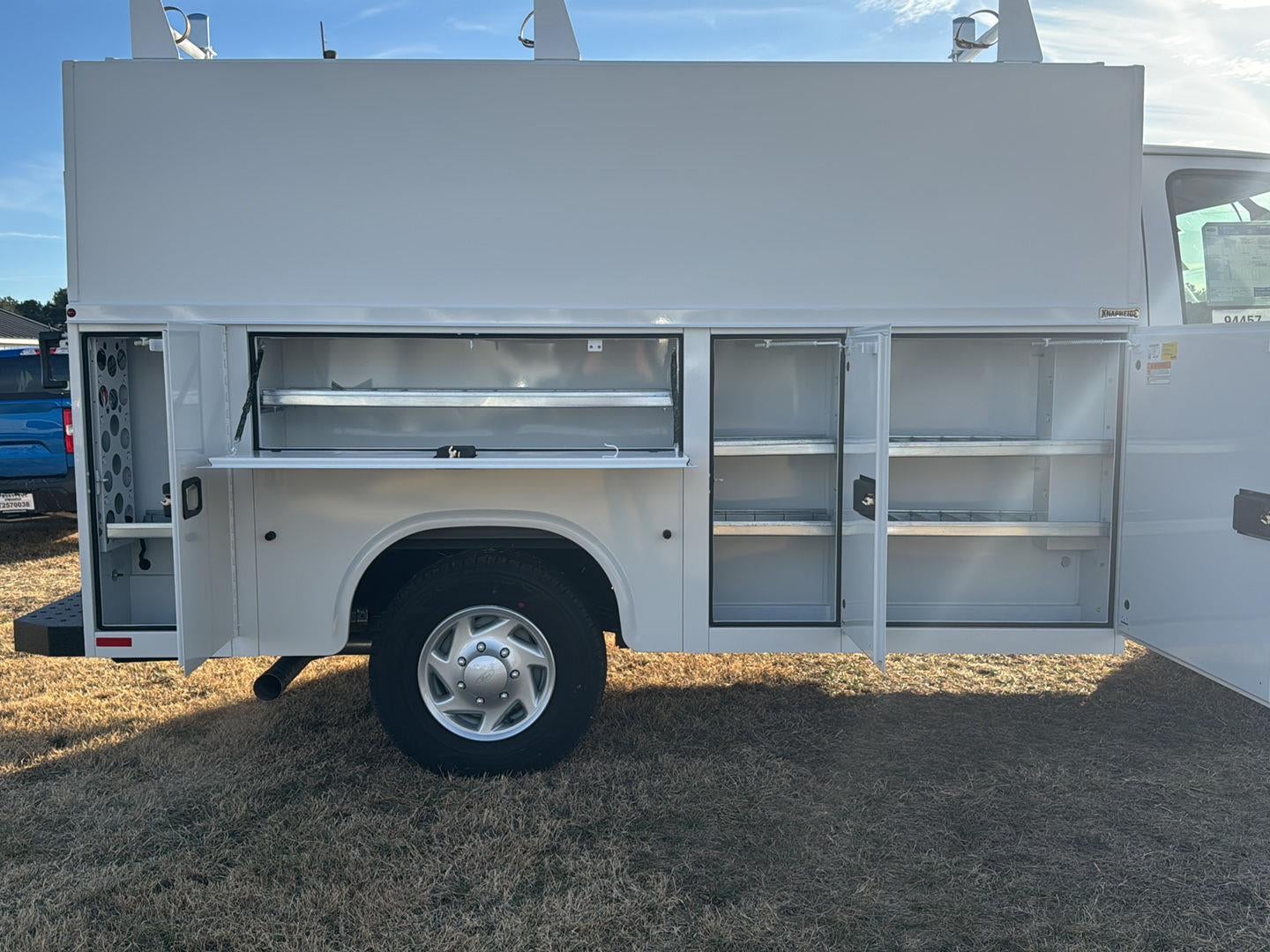 2026 Ford E-Series Cutaway 10' KNAPHEIDE KUV UTILITY VAN, MASTER LOCKING SYSTEM, CLASS V HITCH, 3 BOW LADDER RACK