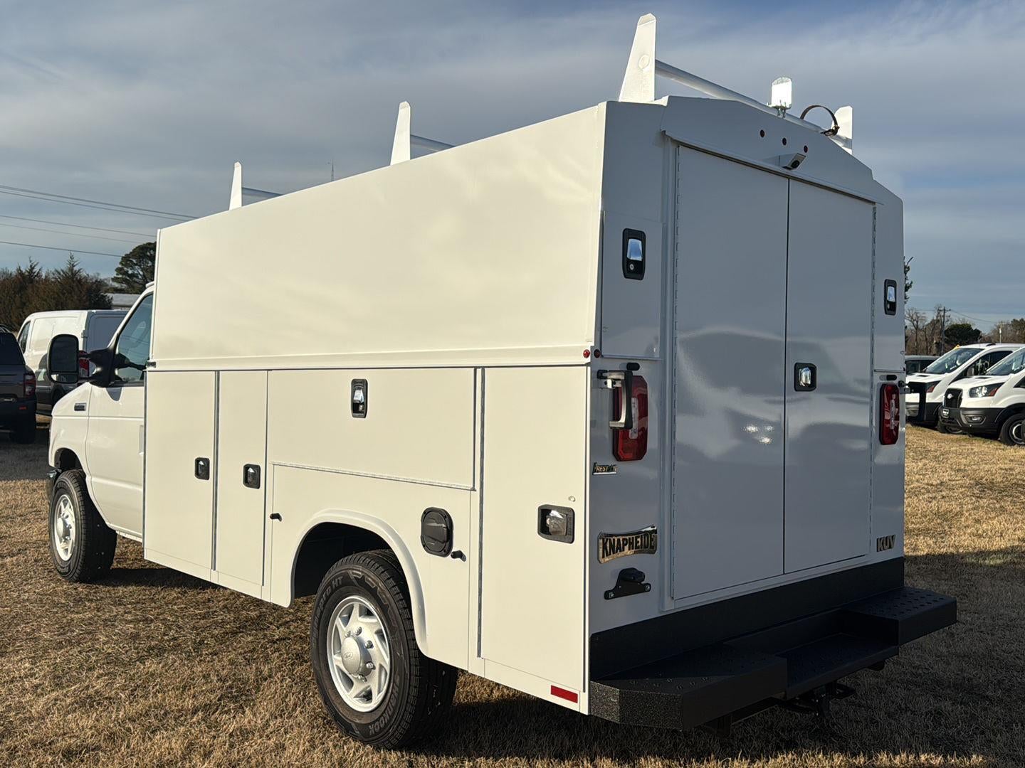 2026 Ford E-Series Cutaway 10' KNAPHEIDE KUV UTILITY VAN, MASTER LOCKING SYSTEM, CLASS V HITCH, 3 BOW LADDER RACK