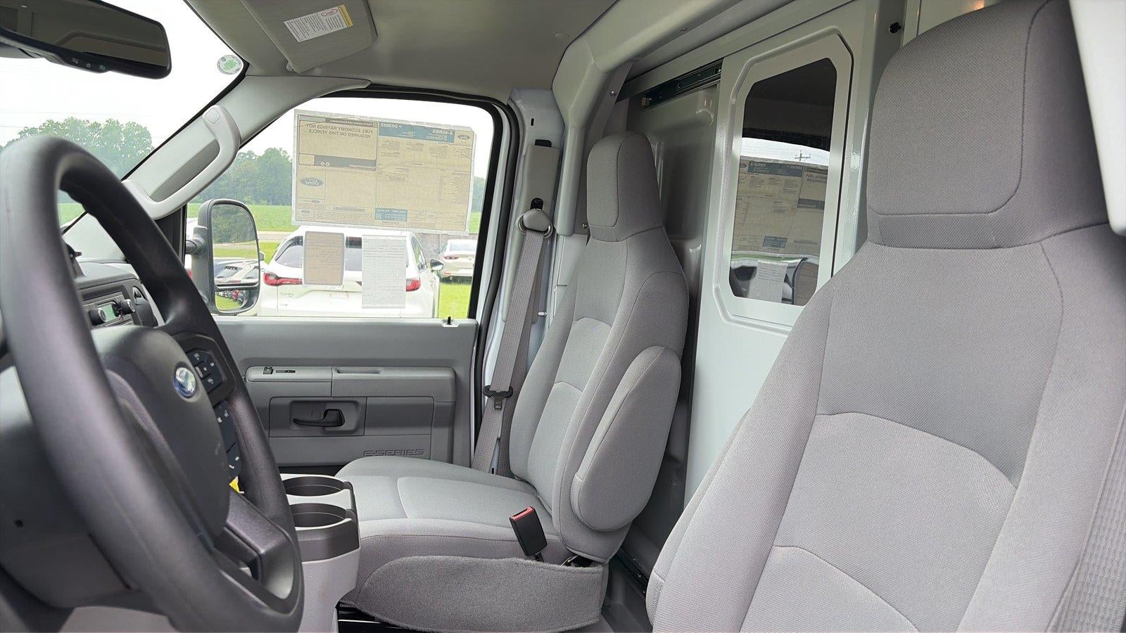 2027 Ford E-Series Cutaway Base