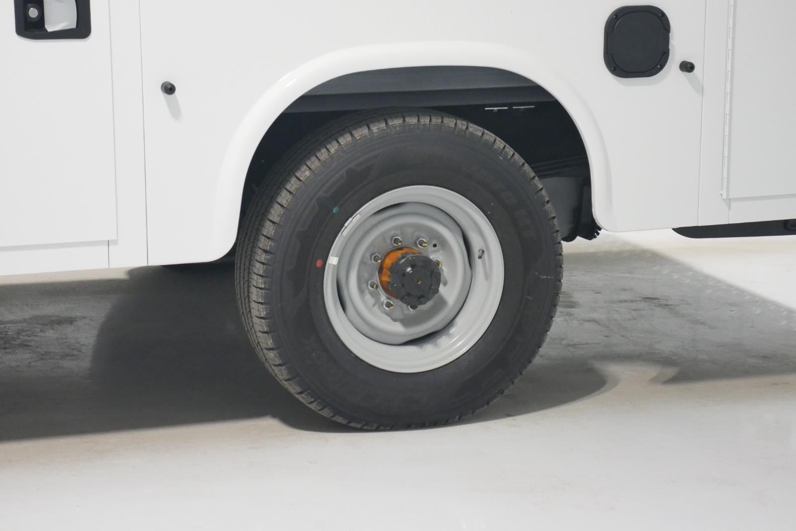 2026 Ford E-Series Cutaway E-350 10FT KNAPHEIDE KUV ENCLOSED SERVICE BODY, MASTER LOCK SYSTEM CLASS V HITCH 3 BOW LADDER RACK