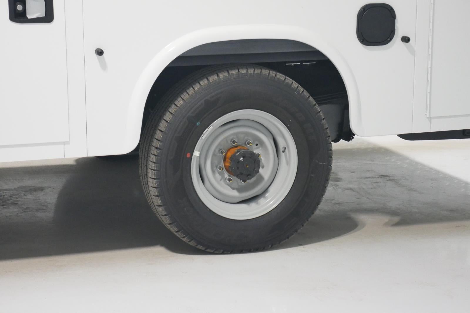 2026 Ford E-Series Cutaway E-350 10FT KNAPHEIDE KUV ENCLOSED SERVICE BODY, MASTER LOCK SYSTEM CLASS V HITCH 3 BOW LADDER RACK