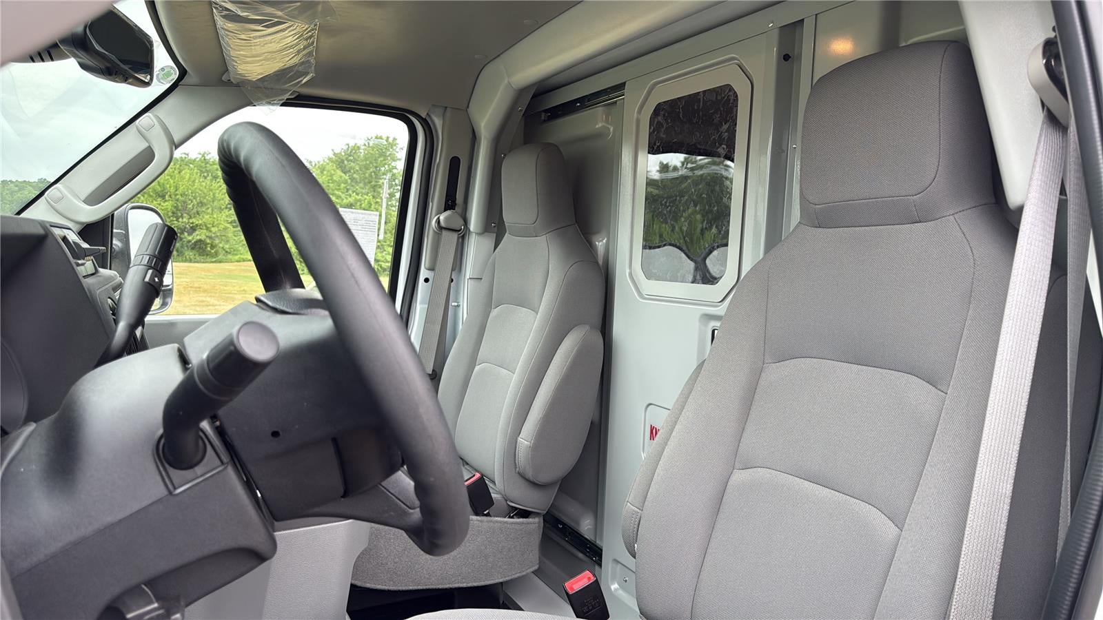 2026 Ford E-Series Cutaway 10' KNAPHEIDE KUV BODY BACK UP CAMERA CLASS V RECEIVER HITCH 3 BOW LADDER RACK