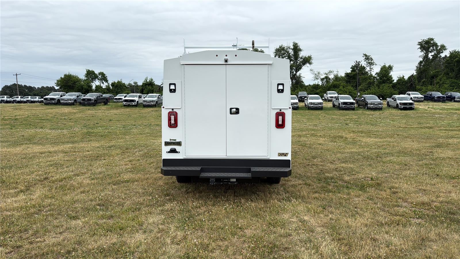 2026 Ford E-Series Cutaway 10' KNAPHEIDE KUV BODY BACK UP CAMERA CLASS V RECEIVER HITCH 3 BOW LADDER RACK