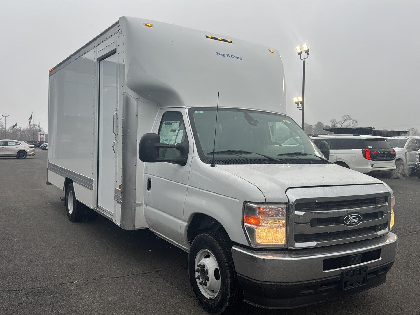 2026 Ford E-Series Cutaway Base