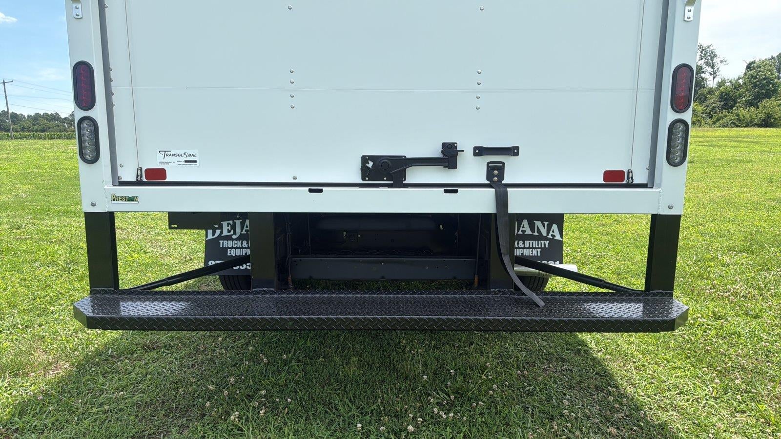 2027 Ford E-Series Cutaway Base