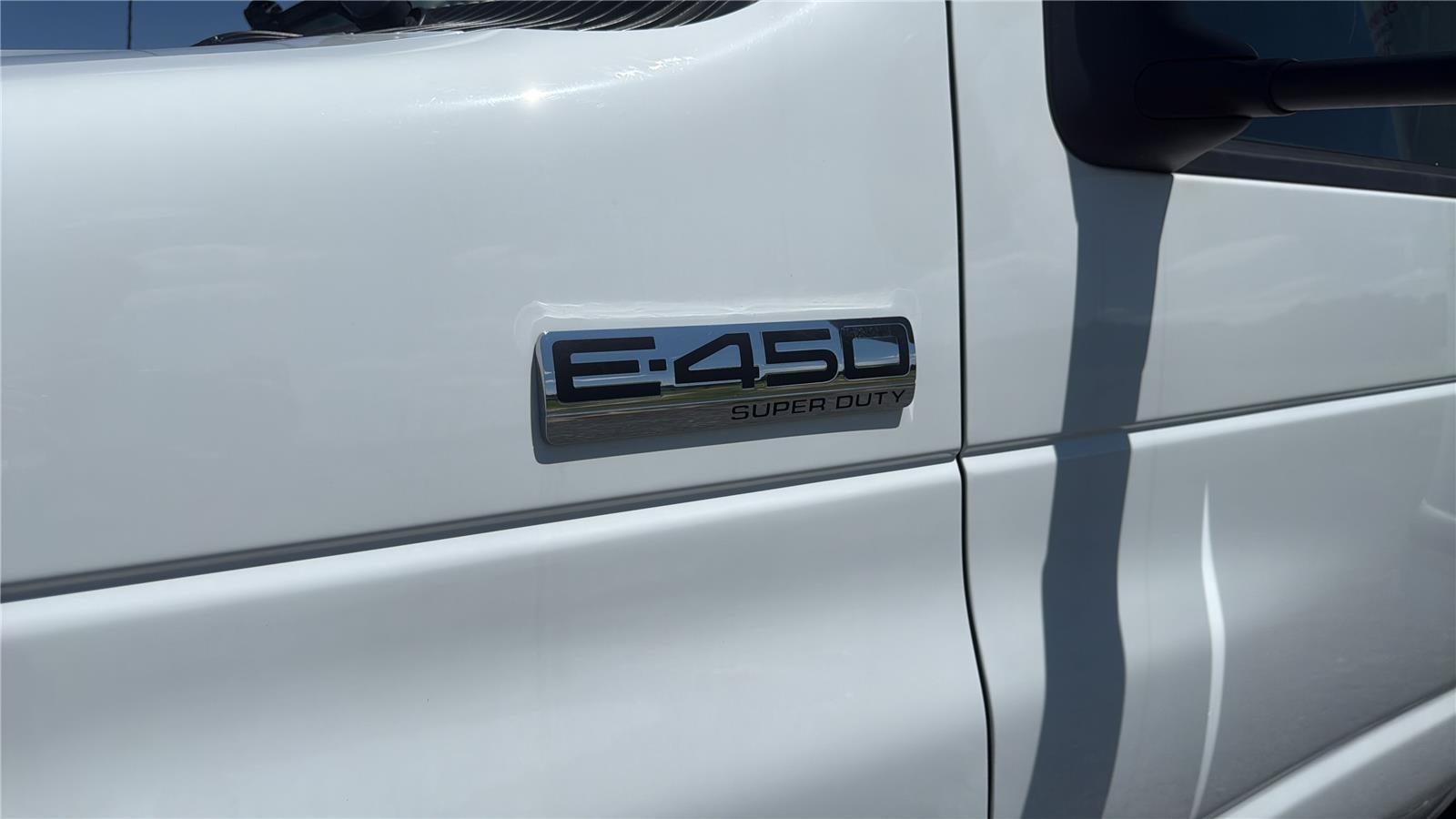 2024 Ford E-Series Cutaway Base