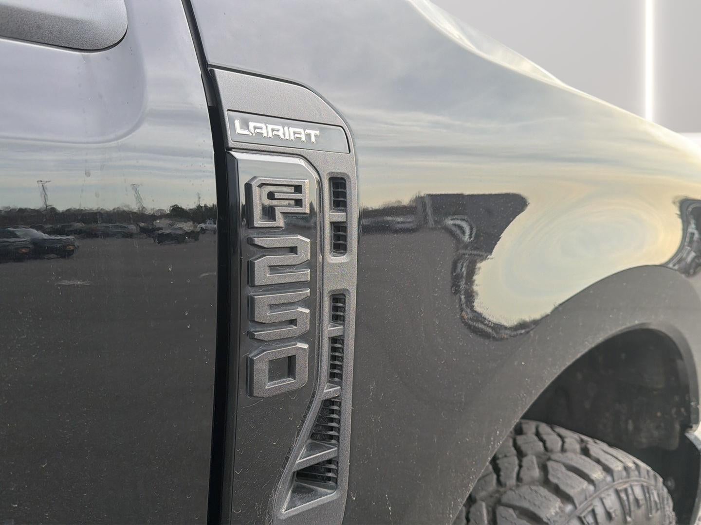 2023 Ford Super Duty F-250 SRW LARIAT