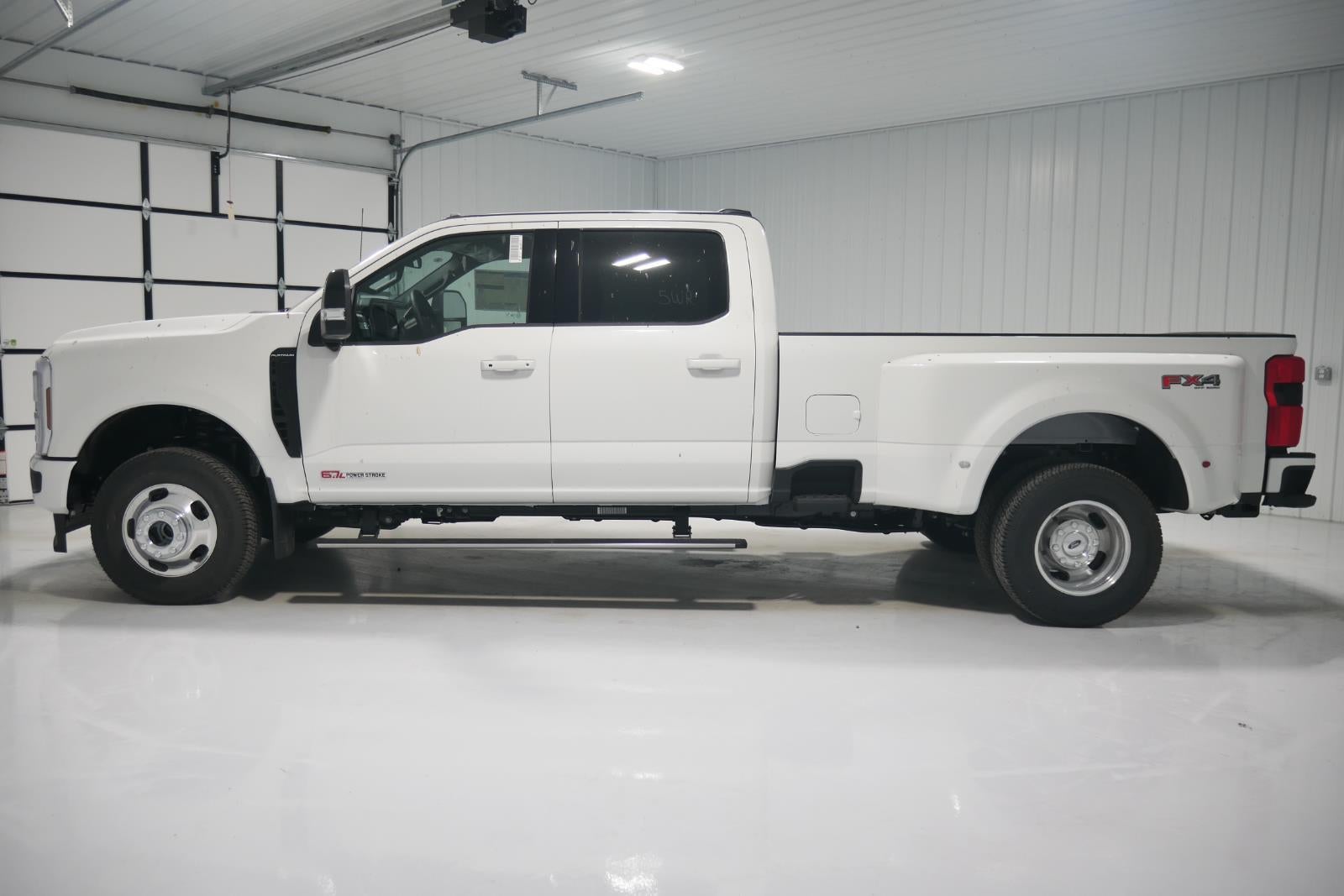 2025 Ford Super Duty F-350 DRW Platinum