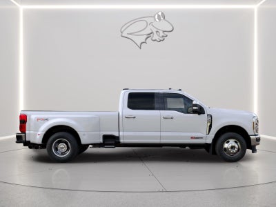 2027 Ford Super Duty F-350 DRW Lariat