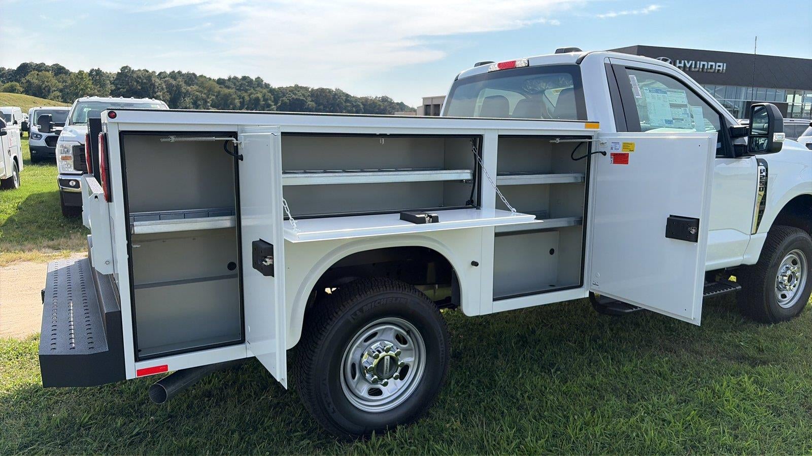 2026 Ford Super Duty F-250 Srw 8' KNAPHEIDE SERVICE BODY, REMOTE LOCKS, CLASS V HITCH, SPRAY IN LINER