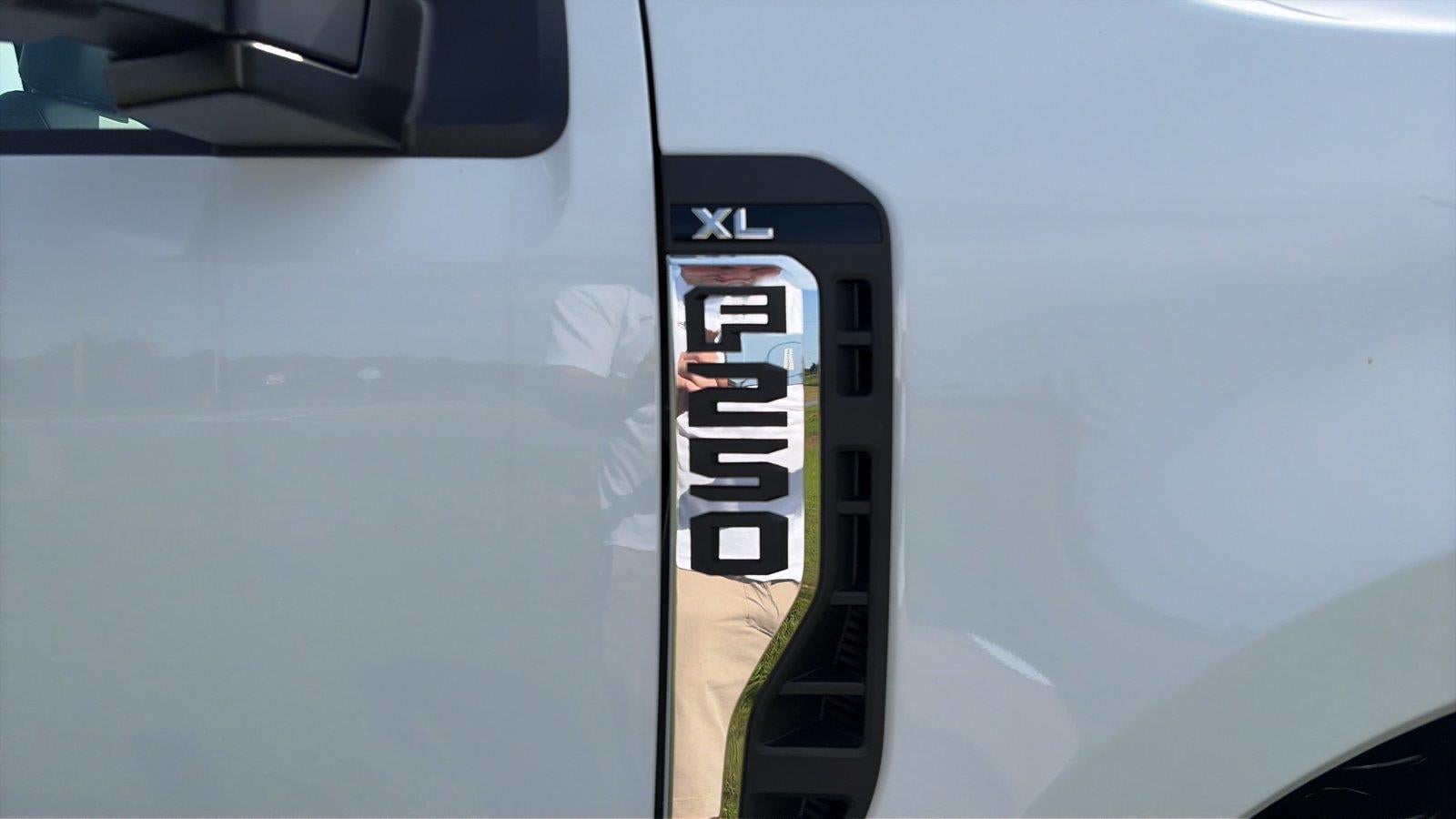 2026 Ford Super Duty F-250 Srw 8' KNAPHEIDE SERVICE BODY, REMOTE LOCKS, CLASS V HITCH, SPRAY IN LINER