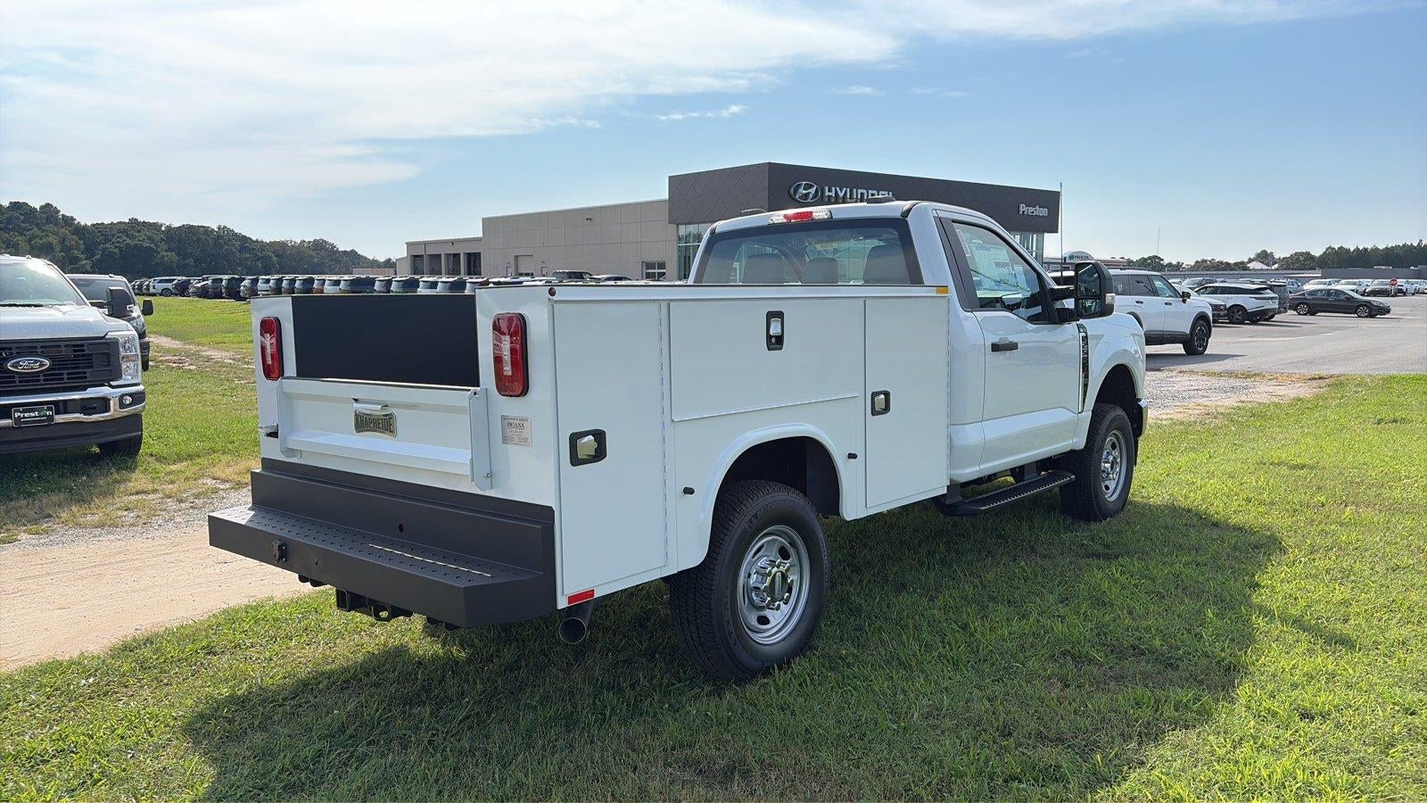 2026 Ford Super Duty F-250 Srw 8' KNAPHEIDE SERVICE BODY, REMOTE LOCKS, CLASS V HITCH, SPRAY IN LINER