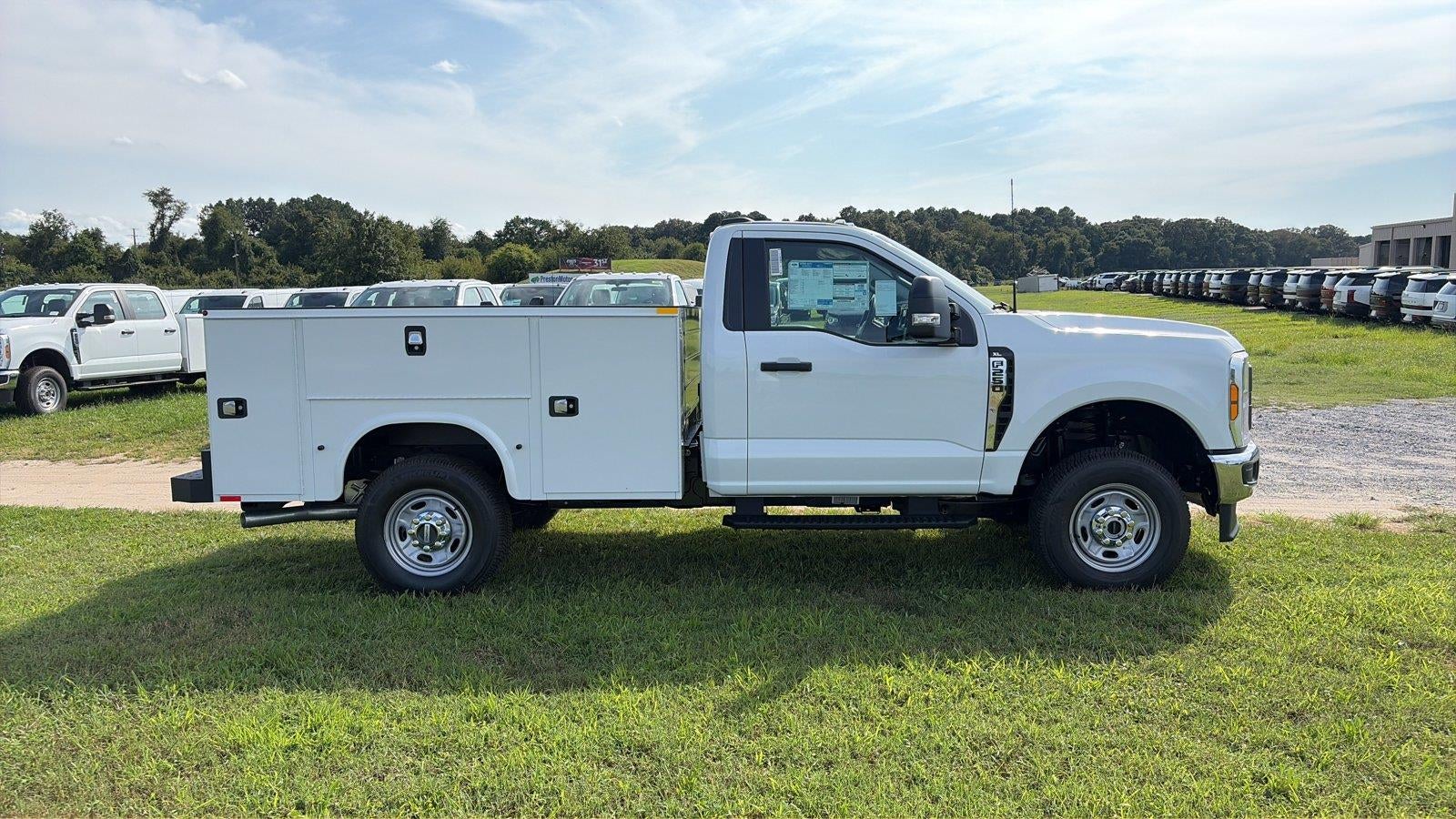 2026 Ford Super Duty F-250 Srw 8' KNAPHEIDE SERVICE BODY, REMOTE LOCKS, CLASS V HITCH, SPRAY IN LINER
